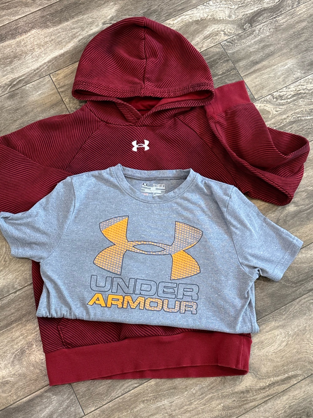 Under Armour Boys Youth Medium Hoodie & Graphic T-Shirt Bundle
